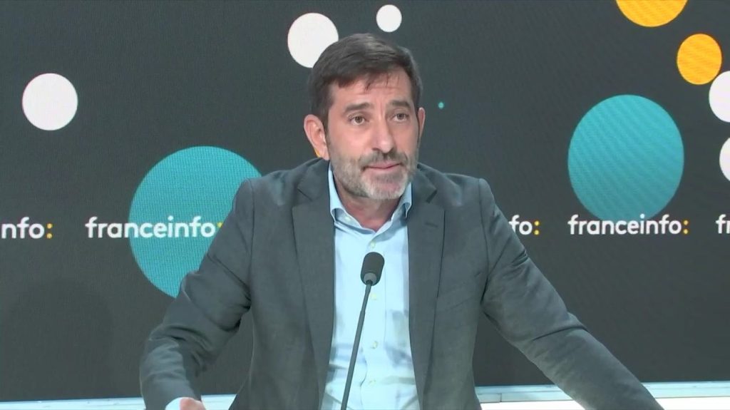 Rachat de BFMTV et RMC : "On n'est pas là pour remplacer les gens, mais pour les faire réussir", assure CMA CGM
Jean-Christophe Tortora, directeur général du groupe média de CMA CGM, explique la stratégie de Whynot Média sur ce rachat : rester humble, laisser les équipes en place et continuer à soutenir le développement. Il indique qu’il sera possible de voir des évolutions à l’antenne à la rentrée.