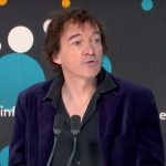 "20 ans d'Amour Parfait" : Cali revisite son premier album, entouré d’artistes qui l'ont "élevé" et "aidé"
Tous les jours, une personnalité s'invite dans le monde d'Élodie Suigo. Vendredi 15 mars 2024 : L’auteur, compositeur et interprète, Cali. Il réédite son premier album complètement revisité : "20 ans d'Amour Parfait".