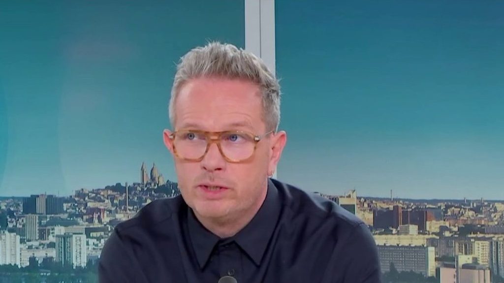 Cannabis thérapeutique : "une sorte de cheval de Troie pour aller ensuite vers la légalisation", constate le réalisateur Antoine Robin
Son documentaire, "Cannabis", sera diffusé en prime time le 2 avril prochain sur France 5, peu après la fin de l'expérimentation du cannabis à usage thérapeutique. Antoine Robin, coauteur et réalisateur du film avec Mathieu Kassovitz, était l'invité du 12/13 info, mardi 26 mars.