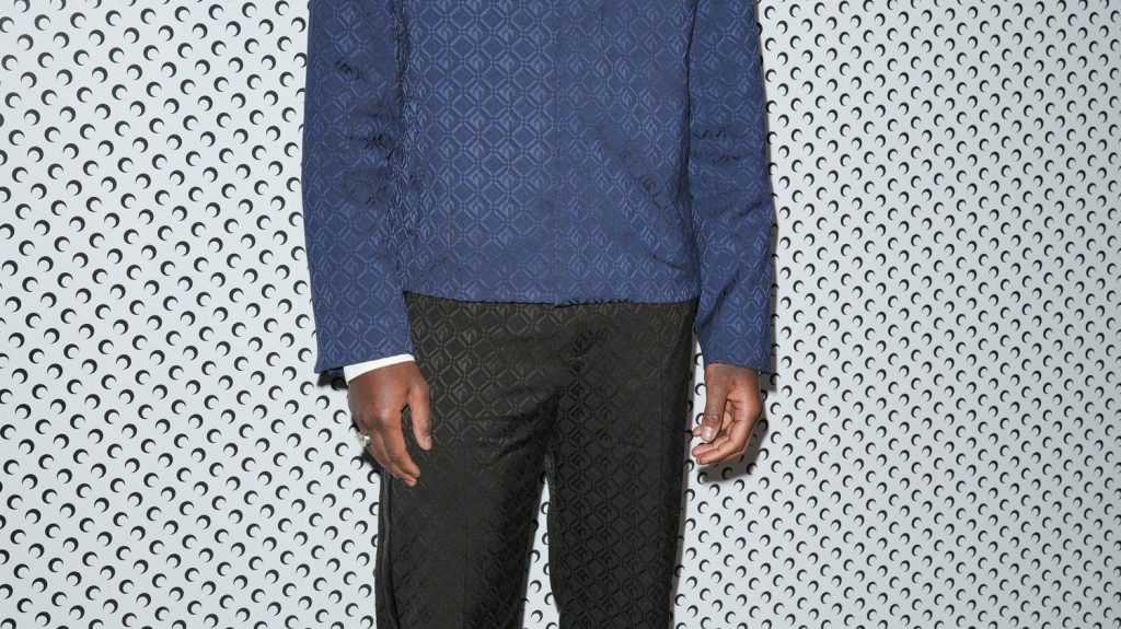 MMA : Cédric Doumbè, nouvelle star de la cage et roi de la provocation
Le Français, qui affronte jeudi soir son compatriote d’origine tchétchène Baissangour "Baki" Chamsoudinov dans une Accor Arena de Bercy bondée, est devenu un véritable phénomène médiatique.