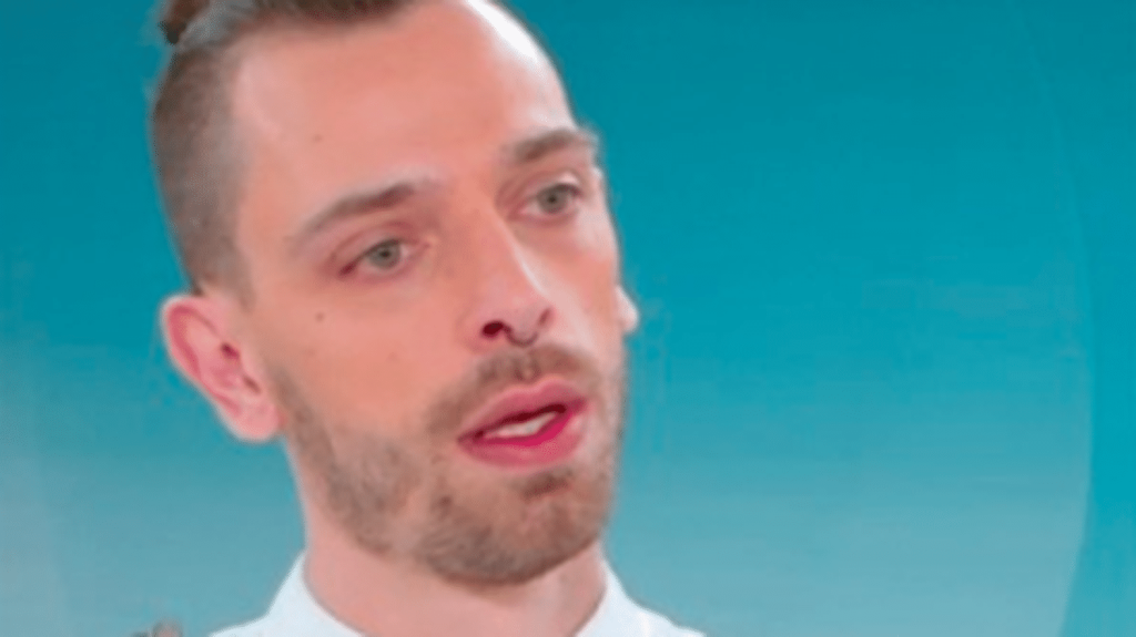 Guide Michelin 2024 : "Quand on devient patron", l’étoile n’est "plus le projet de base", assure Maxime Bouttier, chef étoilé du Géosmione
Le Guide Michelin a décerné ces étoiles dans la soirée du lundi 18 mars. Sur le plateau du 12/13 info, mercredi 20 mars, Eugénie Béziat, cheffe de l’Espadon au Ritz, 40 ans, et Maxime Bouttier, 31 ans, chef du Géosmione, deux des lauréats.