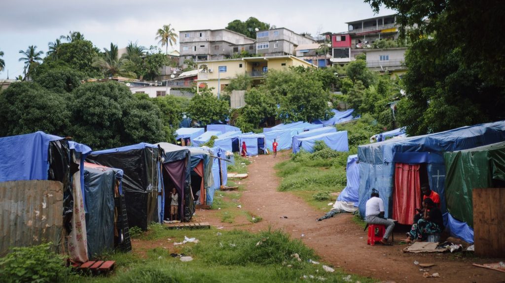 Un premier cas de choléra détecté à Mayotte chez une personne venue des Comores
Arrivée dimanche dans le nord de l'île, la personne infectée a été prise en charge au sein de la cellule "choléra" du centre hospitalier de Mayotte.