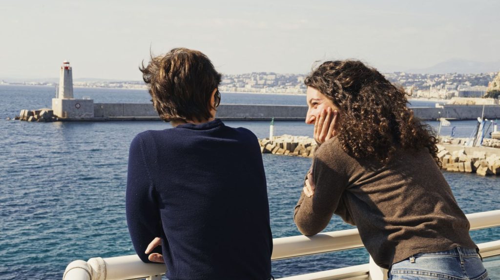 "Une famille" : Christine Angot frappe aux portes de son passé marqué par l'inceste dans un film documentaire bouleversant
Après avoir raconté dans plusieurs livres l'inceste qu'elle a subi adolescente de la part de son père, Christine Angot revient sur cet épisode dans un premier film tranchant, et bouleversant, avec la force d'une tragédie antique.