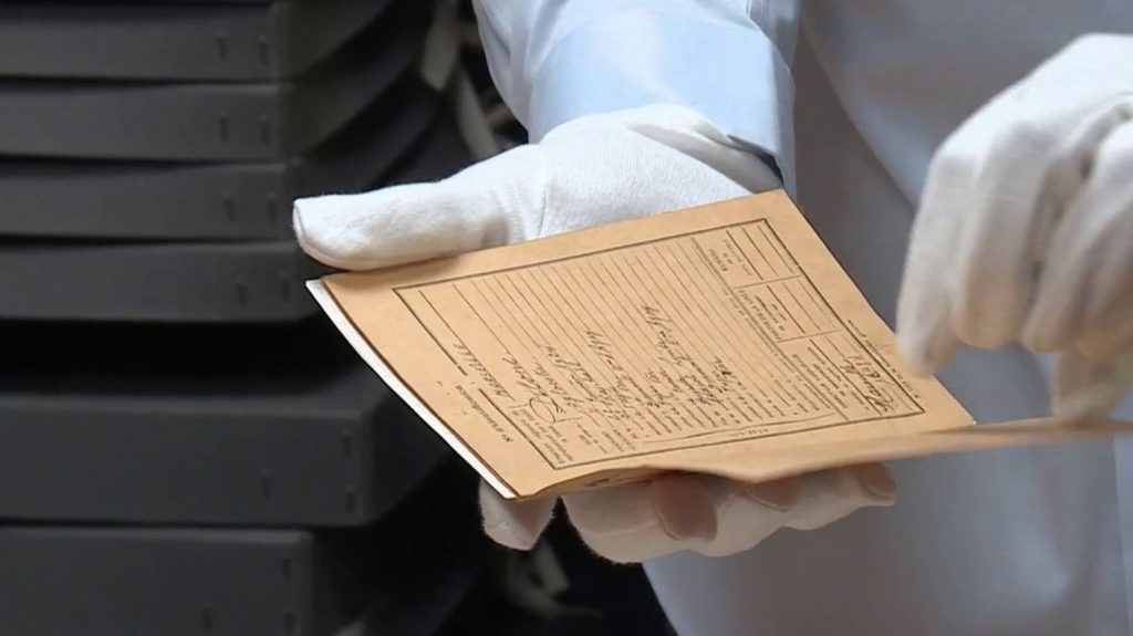 80e anniversaire du Débarquement : une grande collecte lancée
Dans le cadre des commémorations du 80e anniversaire du Débarquement, en juin 2024, les habitants de Saint-Raphaël, dans le Var, sont invités à partager leurs témoignages.