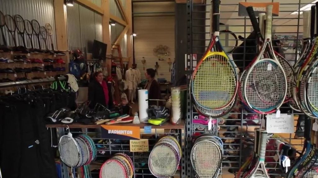Pouvoir d'achat : une grande collecte au service des sportifs
Mercredi 20 mars, une grande collecte s'organise partout en France afin de récupérer des articles de sport en vue de les remettre en état. À Rennes (Ille-et-Vilaine) notamment, les commerçants récoltent du matériel pour la seconde main.