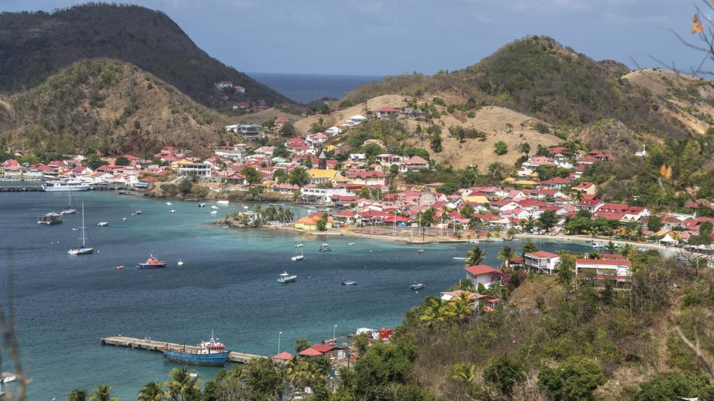 Guadeloupe : 130 000 personnes privées d'eau après des "actes de malveillance"
Des agents de la régie publique de gestion des eaux sont en grève depuis plusieurs jours. La Guadeloupe connaît des coupures d'eau régulières en raison de réseaux vétustes et d'années de mauvaise gestion.