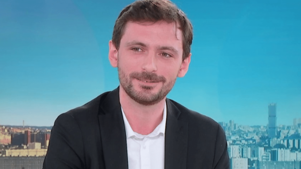 Course des garçons de café à Paris : "C'est l'occasion de représenter le métier", se réjouit un participant
La course des garçons de café fera son retour à Paris le 24 mars. Invités du 12/13 info, jeudi 21 mars, Thibault Poullot, assistant-maître d'hôtel au café-restaurant parisien Procop et participant, et Stéphane Counelakis, directeur d'exploitation de la brasserie parisienne LIPP, reviennent sur cette course née en 1914.