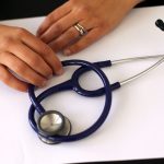 Reportage
"Cette maladie m'a volée deux ans de ma vie" : à l'hôpital de Marseille, les malades traités pour un Covid long veulent retrouver "leur vie d'avant"
Une unité des hôpitaux publics de Marseille accueille les patients atteints d'un Covid long, dont la prise en charge est loin d'être facile, même plusieurs années après l'apparition des premiers symptômes.