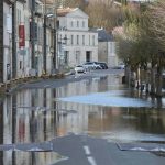 Crue de la Charente : à Saintes, des habitants les pieds dans l'eau pour la troisième fois en moins d'un an
La Charente-Maritime est en vigilance orange aux crues depuis dimanche. Le pic est attendu vendredi.
