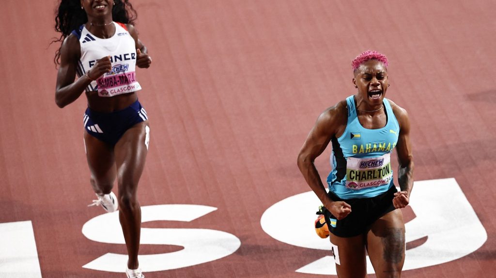 Vidéo
Mondiaux d'athlétisme en salle : Cyréna Samba-Mayela en argent sur 60 m haies, derrière Devynne Charlton qui améliore le record du monde
Après l'or à Belgrade en 2022, la licenciée du Lille Métropole Athlétisme s'est parée d'argent sur la piste de Glasgow, dimanche, seulement devancée par la Bahaméenne Devynne Charlton.