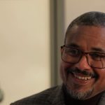 Littérature : "Tous les migrants rêvent d'un ailleurs meilleur", affirme David Diop, auteur du roman "Le pays de Rêve"
David Diop, prix Goncourt des lycéens en 2018, sort un nouveau livre, "Le pays de Rêve". Les équipes de France Télévisions l'ont rencontré au musée de l'Histoire de l'immigration, à Paris (Île-de-France).