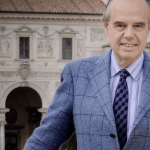 Vidéo
Mort de Frédéric Mitterrand : retour sur le parcours d'un homme de culture
Frédéric Mitterrand est décédé, jeudi 21 mars, à l'âge de 76 ans. Il avait été ministre de la Culture sous Nicolas Sarkozy, mais avant cela, le neveu du président François Mitterrand avait eu plusieurs vies. Retour sur son parcours.