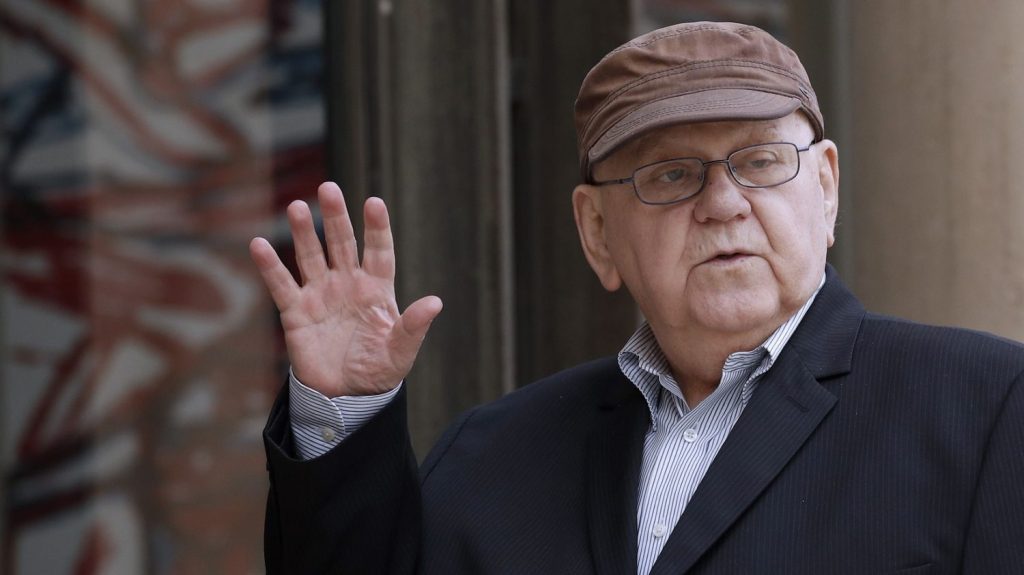 L'écrivain bosniaque et scénariste de Kusturica, Abdulah Sidran, est mort à l'âge de 79 ans
L'auteur avait eu de graves problèmes de santé en 2023, ce qui l'avait conduit à ne plus apparaître en public, et à ne communiquer qu'occasionnellement sur les réseaux sociaux.