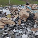 Environnement : une bretelle d'autoroute devenue une décharge à ciel ouvert
Au nord de Paris, une bretelle d'autoroute est devenue une décharge sauvage. Au total, 450 tonnes de déchets s'entassent sur plusieurs centaines de mètres.