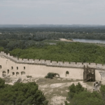 Gard : à la découverte de la cité médiévale de Beaucaire
Le 13 Heures vous emmène, vendredi 15 mars, dans le Gard pour découvrir la cité médiévale de Beaucaire, célèbre pour sa forteresse qui domine la vallée. Elle a attiré les marchands du monde entier pendant plusieurs siècles.