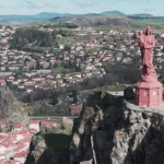 Haute-Loire : à la découverte du Puy-en-Velay
Le 13 Heures vous emmène, vendredi 29 mars, à la découverte du Puy-en-Velay, en Haute Loire. Un ancien volcan qui constitue un site exceptionnel, et qui est un sanctuaire dédié à la Vierge Marie depuis le IXe siècle. L'occasion aussi de découvrir la spécialité locale : la lentille verte du Puy.