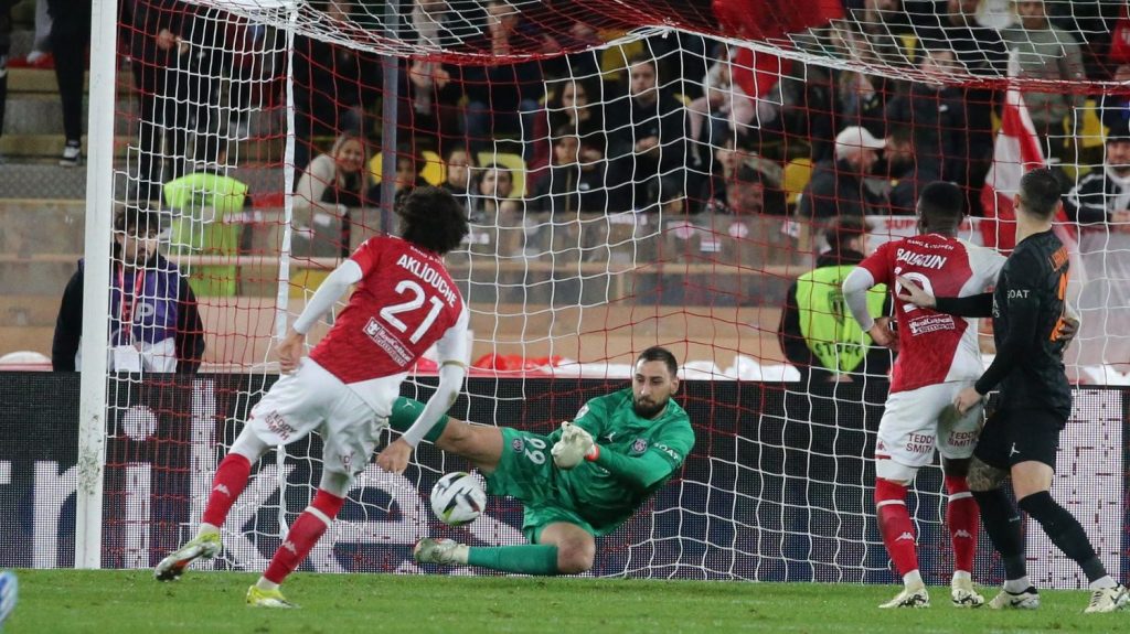 Ligue 1 : secouée à Monaco et privée de plusieurs cadres, la défense du PSG encore en rodage avant la Ligue des champions
Même si elle n'a pas encaissé de but à Monaco vendredi (0-0), la défense du Paris Saint-Germain a été en difficulté par moments. Faut-il s'en inquiéter, à quatre jours du match retour contre la Real Sociedad ?