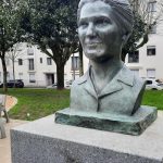 IVG dans la Constitution : l'Action française de Vendée revendique la dégradation de la statue de Simone Veil à La Roche-sur-Yon
La statue de Simone Veil a été souillée vendredi à la peinture rouge et couverte d'un slogan hostile à l'interruption volontaire de grossesse.