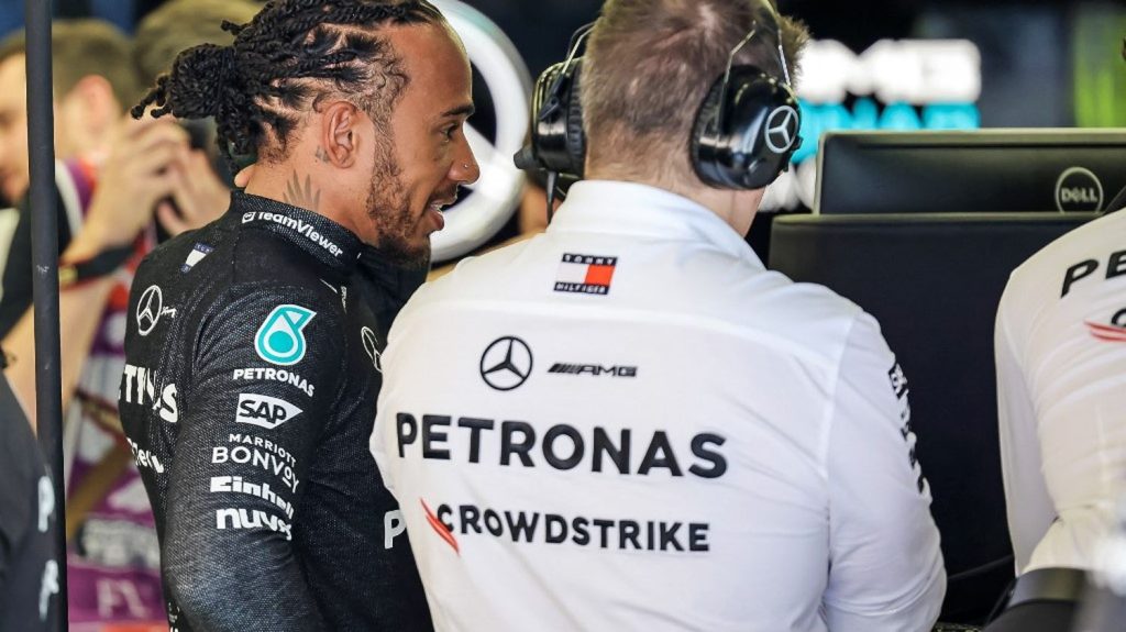 F1 : entre secrets industriels et favoritisme, ce que le départ annoncé de Lewis Hamilton pour Ferrari peut changer à sa saison 2024
Le septuple champion du monde Lewis Hamilton entame sa dernière saison avec Mercedes avant de rejoindre Ferrari en 2025.