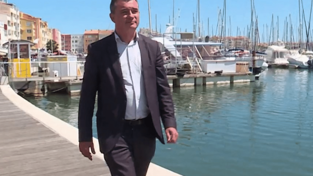 Agde : le maire et une voyante écroués dans une affaire de détournement de fonds
Le maire d'Agde, dans l'Hérault, et une femme se présentant comme "voyante" ont été mis en examen jeudi 21 mars, notamment pour détournement de fonds, et corruption.
