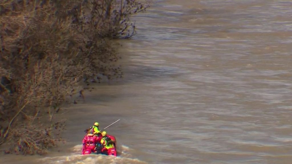 Intempéries dans le Gard : deux enfants sont toujours portés disparus
Après les fortes intempéries qui ont touché le Gard, deux enfants sont encore et toujours portés disparus. Une centaine de sauveteurs les recherchent.