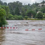 Intempéries dans le Gard : six personnes, dont un homme et ses deux enfants, portées disparues
Un père et ses deux enfants ont été emportés par les eaux sur un pont. Trois autres personnes sont également portées disparues.