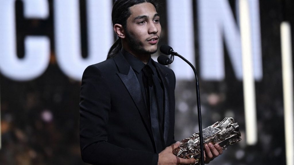 L'acteur Dylan Robert condamné à trois ans de prison ferme pour arrachage de colliers
Il a également écopé d'un an d'emprisonnement avec sursis probatoire pendant deux ans, avec mandat de dépôt.