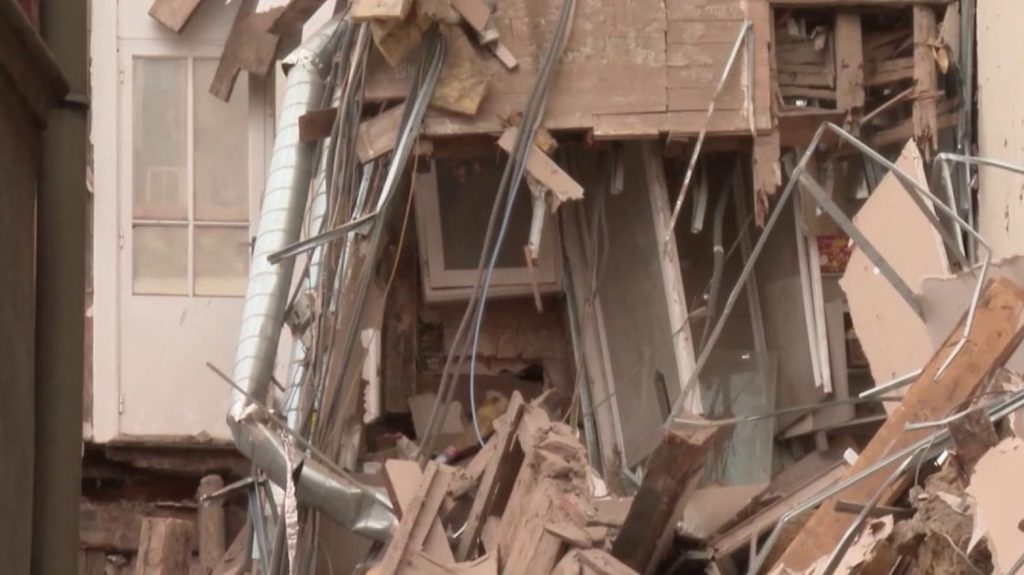 Toulouse : un immeuble de trois étages s'effondre en pleine nuit
En plein centre-ville de Toulouse (Haute-Garonne), un immeuble de trois étages s'est effondré dans la nuit du vendredi 8 au samedi 9 mars. Les occupants avaient déjà été évacués.