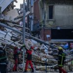 Vidéo
Immeuble effondré à Toulouse : des recherches en cours dans un bâtiment déjà évacué
Une cinquantaine de sapeurs-pompiers sont sur place, accompagnés d'équipes cynophiles, pour s'assurer qu'aucune victime n'est piégée dans les décombres d'un bâtiment, qui avait été préalablement vidé de ses occupants.