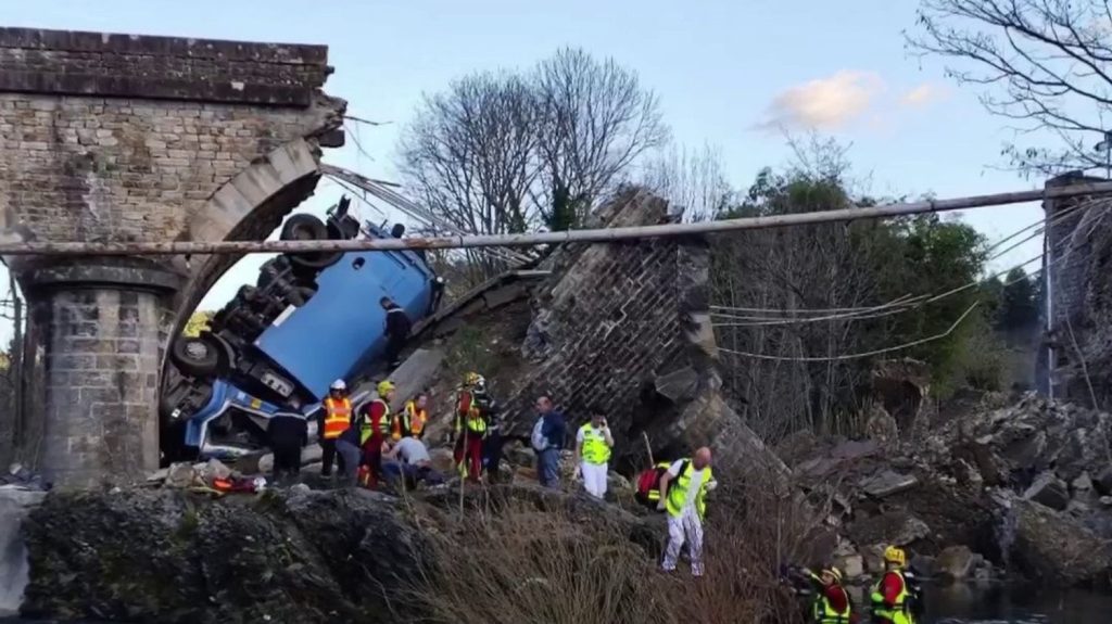 Gard : l'effondrement spectaculaire d'un pont à Chamborigaud interroge
Un pont s'est effondré, emportant avec lui un poids lourd et son chauffeur, dans l'après-midi du lundi 18 mars. Depuis 2021, Chamborigaud, petite commune du Gard, a déjà connu deux incidents similaires.