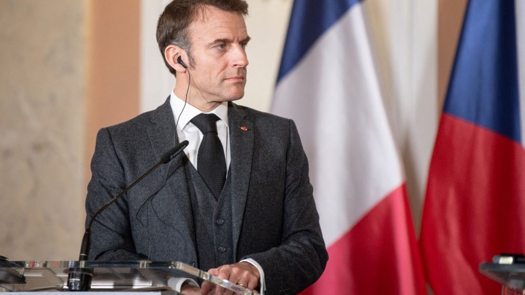 Emmanuel Macron lancera les commémorations du Débarquement le 16 avril dans le Vercors
L'année "2024 fera mémoire de la renaissance de notre nation", a déclaré le président de la République, mercredi, dans une vidéo.