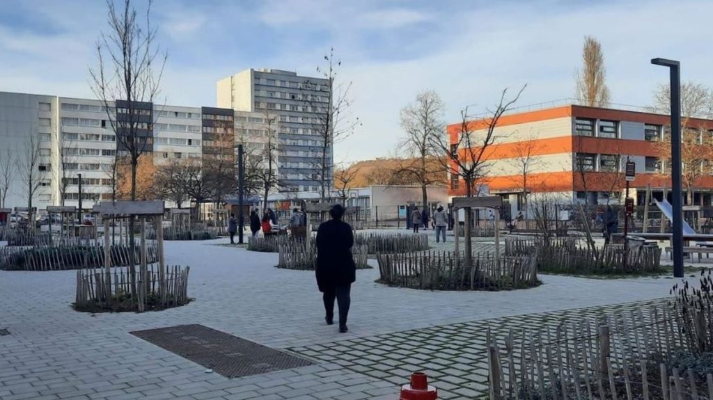 Dijon : plusieurs gardes à vue sont en cours dans le cadre d'une enquête pour tentative de meurtre en bande organisée
Un jeune homme de 17 ans avait été blessé aux bras mercredi lors d'une fusillade dans le quartier de la Fontaine d'Ouche à Dijon.