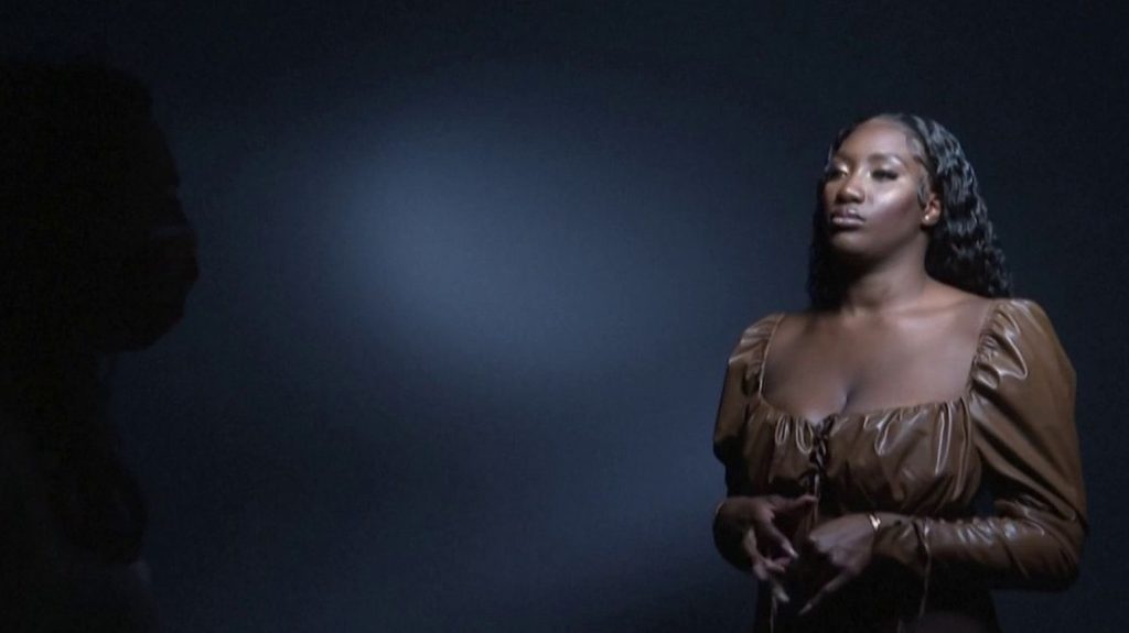 Paris 2024 : une enquête ouverte pour racisme à l'encontre d'Aya Nakamura
Pressentie pour chanter du Édith Piaf lors de la cérémonie d'ouverture des Jeux olympiques, l'artiste a été la cible d'attaques de la part de certains groupes d'extrême-droite.