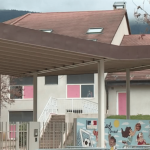 Ain : une enseignante de maternelle accusée de violences sur enfants
Dans l'Ain, une enquête préliminaire a été ouverte par les autorités après des plaintes pour violences déposées contre une enseignante de l'école maternelle Parozet de Gex. La mairie dit avoir signalé à l'académie des violences répétées sur enfants depuis novembre 2023.
