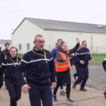 Paris 2024 : au cœur de l’entraînement de la "bulle de sécurité" de la flamme
Le 8 mai prochain, la flamme olympique commencera son épopée sur le sol français pour un relais qui traversera plus de 400 villes, sous haute surveillance. Une équipe de France Télévisions a suivi en exclusivité l'entraînement du groupe de policiers et gendarmes en charge de sa sécurité.