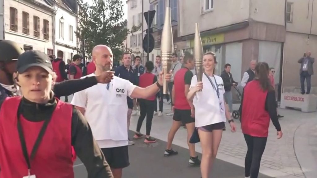 Paris 2024 : la flamme olympique en plein entraînement
Une répétition grandeur nature du passage de la flamme olympique a eu lieu, vendredi 22 mars, dans l'Aube.