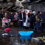 Guerre en Ukraine : les premiers jours du conflit captés par le photojournaliste Eric Bouvet
Jusqu’au 1er juin, la galerie de l’Etrave à Thonon-les-Bains expose 46 photos poignantes prises quelques jours après l’invasion russe.