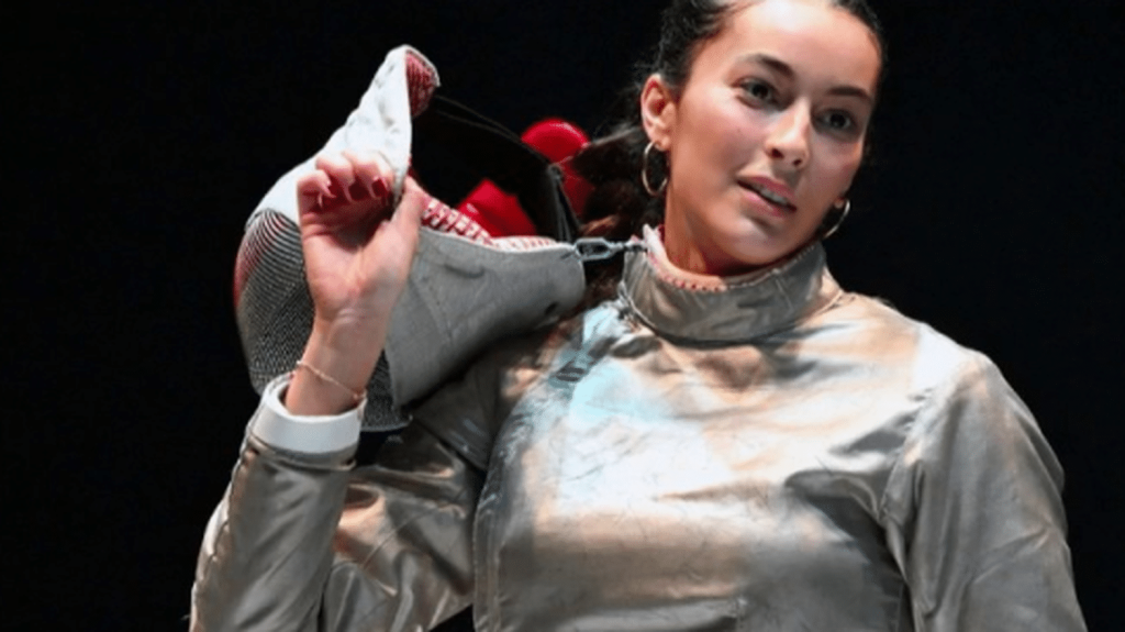 Paris 2024 : la reine du sabre Sara Balzer, un espoir de médaille française en escrime
"Meilleure sabreuse au monde", la Française Sara Balzer, âgée de 28 ans, "apparaît comme la grande favorite au titre olympique à la maison, à Paris cet été", indique le journaliste Samuel Ollivier, présent sur le plateau du 8 Heures, lundi 18 mars.