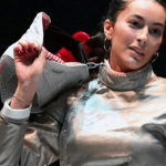 Paris 2024 : la reine du sabre Sara Balzer, un espoir de médaille française en escrime
"Meilleure sabreuse au monde", la Française Sara Balzer, âgée de 28 ans, "apparaît comme la grande favorite au titre olympique à la maison, à Paris cet été", indique le journaliste Samuel Ollivier, présent sur le plateau du 8 Heures, lundi 18 mars.