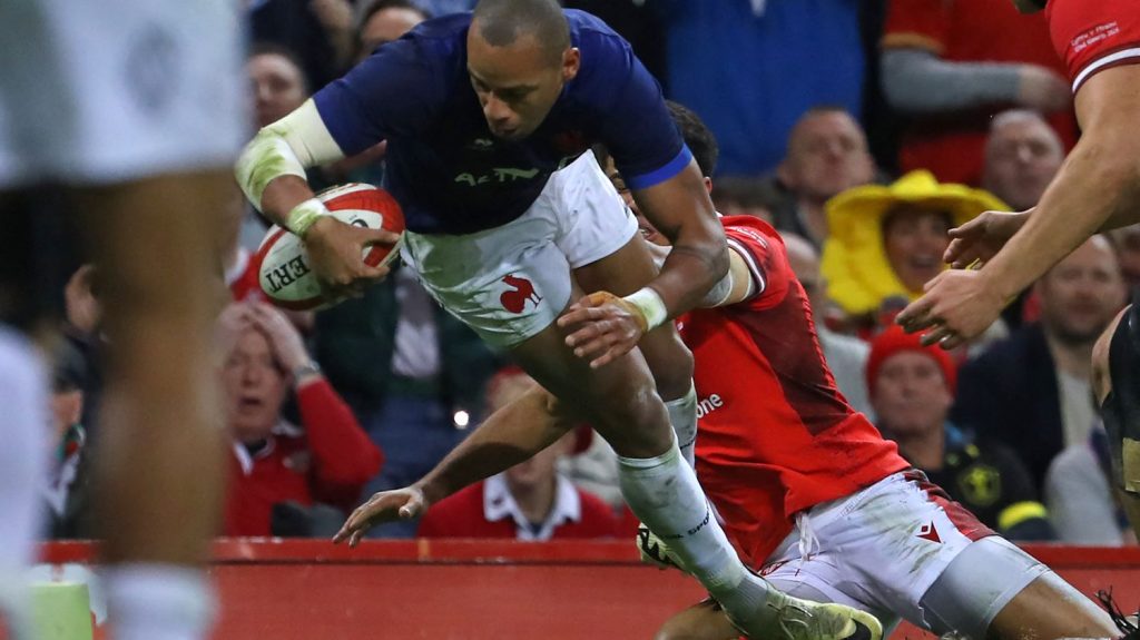 Vidéo
Six nations 2024 : revivez le premier essai tricolore inscrit par Gaël Fickou lors du match pays de Galles-France
Le joueur du Racing 92 a inscrit le premier essai français contre les Gallois, dimanche, pour donner pour la première fois l'avantage fois aux hommes de Fabien Galthié.