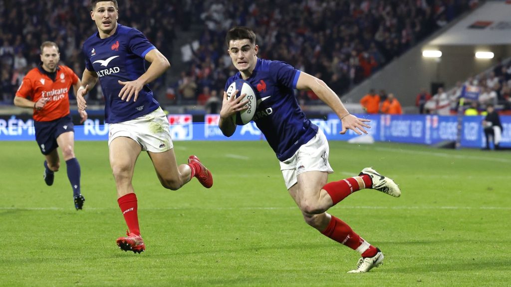 Vidéo
France-Angleterre : une touche volée avant la grande envolée... Revivez le magnifique essai de Nolann Le Garrec
Sur une relance venue de leurs propres 22 mètres, les Bleus ont inscrit le premier essai du Crunch, samedi, lors de la dernière journée du Tournoi des six nations.