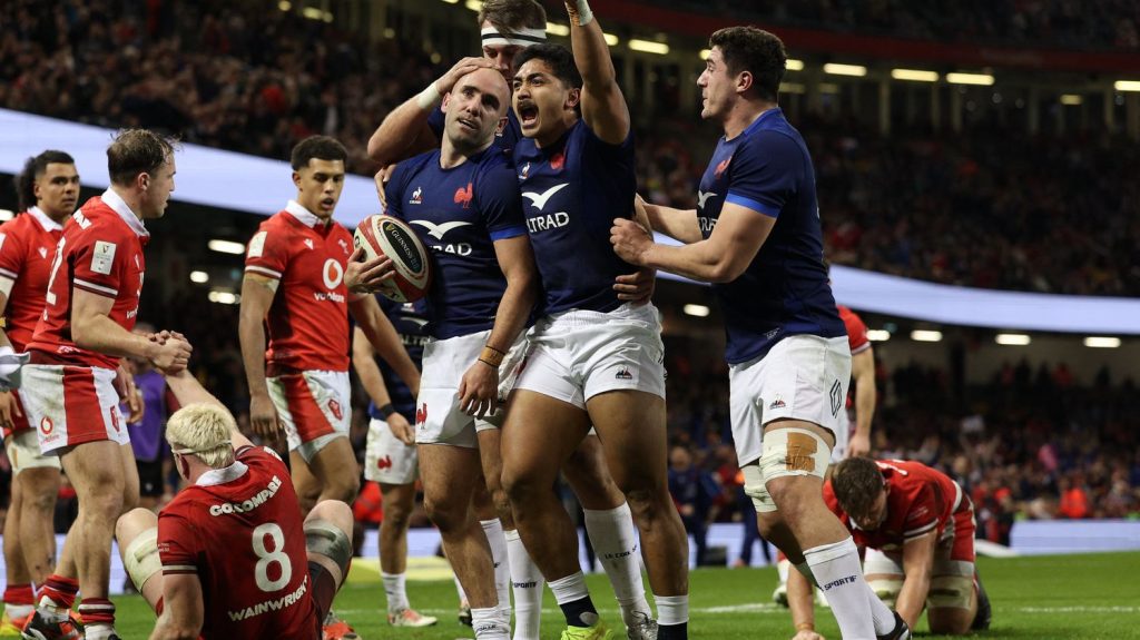 Vidéo
Six nations 2024 : jour de premières pour Le Garrec et Colombe, l'impact des "finisseurs"... Revivez tous les essais de pays de Galles-France
Le XV de France a rebondi à Cardiff, dimanche, en glanant une victoire convaincante avec le bonus (45-24), malgré quelques largesses défensives.