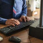 Un fonctionnaire sur cinq prêt à faire plus d'heures pour augmenter ses revenus, selon une étude
Les salariés de la fonction publique sont un peu moins nombreux que les salariés du privé à souhaiter travailler plus pour gagner plus, d'après une étude publiée par la Direction générale de l'administration et de la fonction publique (DGAFP).