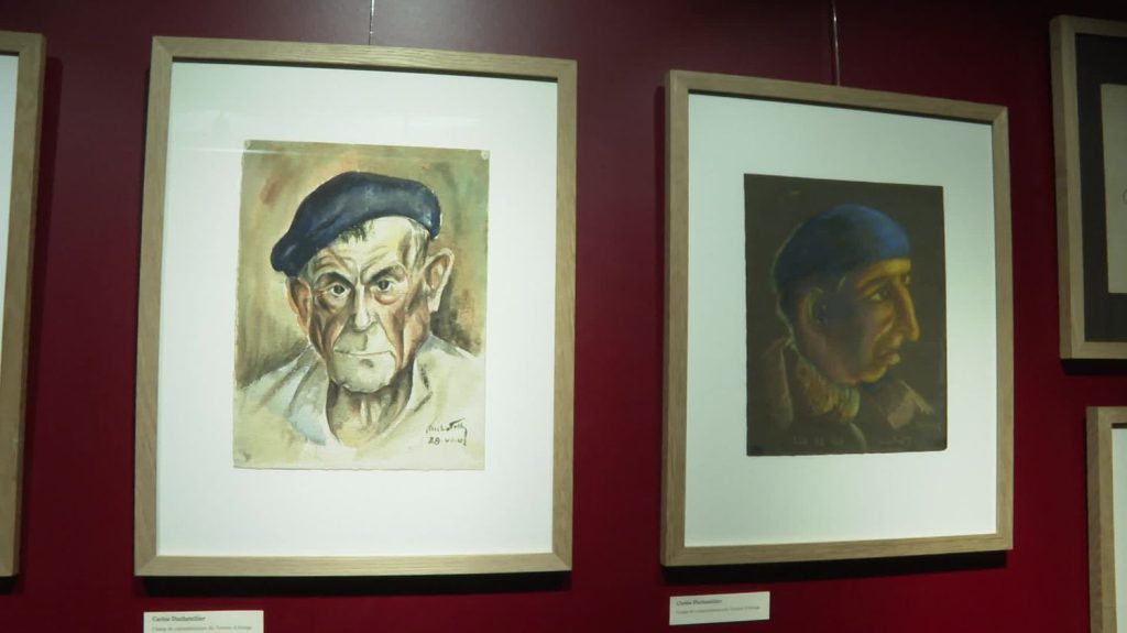 À Argelès-sur-Mer, deux expositions de dessins réalisés en déportation rendent hommage aux "étrangers indésirables"
Le Mémorial du camp d’Argelès et la Casa de l’Albera dans les Pyrénées-Orientales exposent, jusqu'au 6 avril 2024, une centaine de dessins et peintures réalisés par des déportés espagnols durant la Seconde Guerre mondiale.