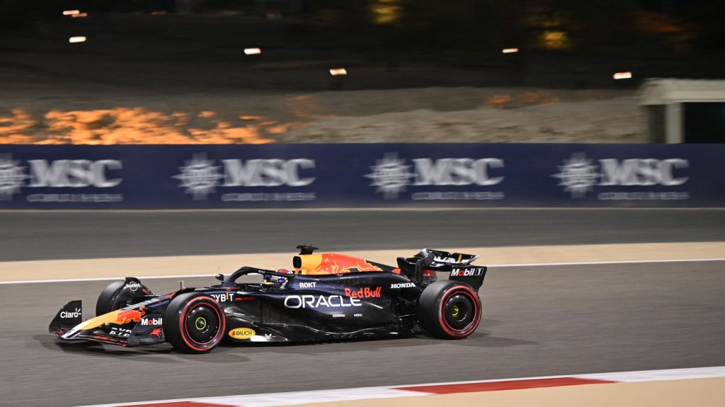 F1 : Max Verstappen décroche la pole position à Bahreïn, Pierre Gasly et Esteban Ocon en fond de grille
Le pilote Red Bull s'élancera en tête lors du Grand Prix de Bahreïn, samedi, après avoir signé le meilleur temps des qualifications ce vendredi.