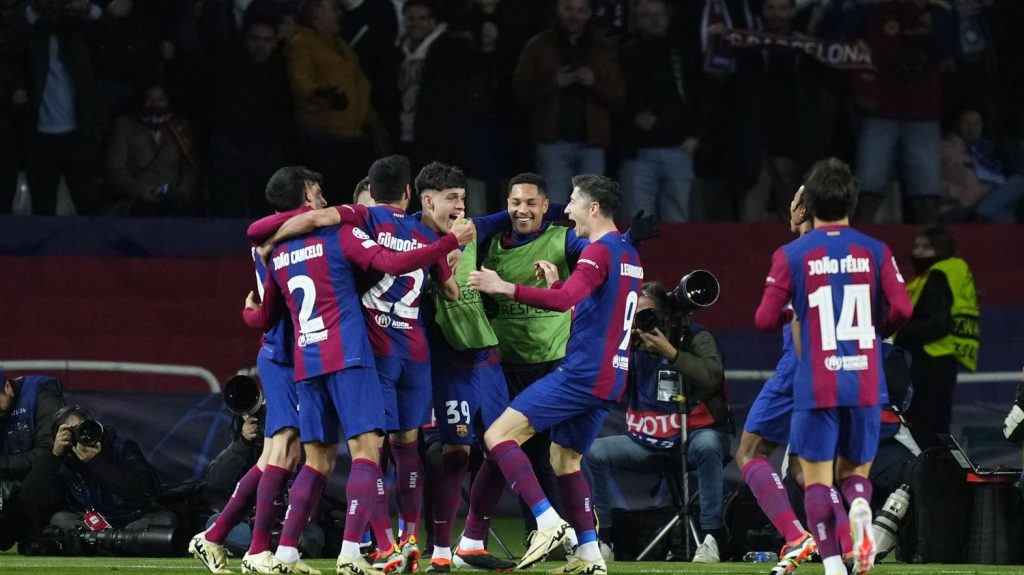 Ligue des champions : quatre ans après, le FC Barcelone retrouve les quarts de finale après un duel âpre avec Naples
Le Barça a assuré, mardi face à Naples (3-1), pour se qualifier en quarts de finale de Ligue des champions, après quatre ans d'absence.
