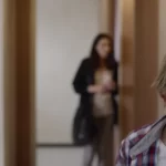 La présence des coachs pour enfants doit-elle devenir obligatoire sur les tournages ?
Si le tournage des moins de 16 ans est encadré par certaines règles, la production n'est actuellement pas légalement tenue d'embaucher un référent aux côtés d'acteurs mineurs.