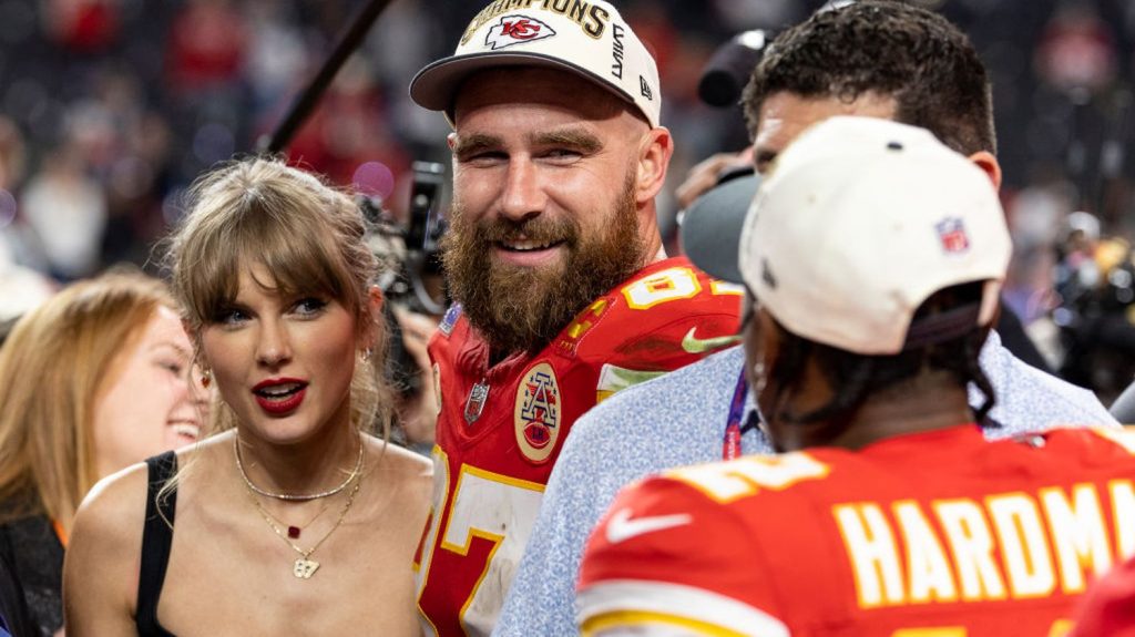 "My dead friend Zoe" : ce film produit par le footballeur Travis Kelce est financé par un crédit d'impôt sur les énergies renouvelables
C'est un film américain avec Ed Harris et Morgan Freeman, mais plus que le casting, c'est le producteur, Travis Kelce et le mode de financement, qui retiennent l'attention.