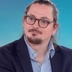 Cyberattaque à France Travail : les données concernées "sont facilement accessibles sur Internet", tempère le cofondateur de l'ONG Hackers sans frontières
Florent Curtet, ancien hacker, cofondateur de l'ONG Hackers sans frontières et auteur d'"Hacke-moi si tu peux", est l'invité du 12/13 info, jeudi 14 mars. Il revient sur la cyberattaque dont France Travail a annoncé avoir été victime, mercredi.