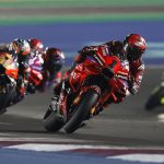 MotoGP : intouchable, Francesco Bagnaia remporte le premier GP de la saison au Qatar, les Français Quartararo et Zarco hors du top 10
Le double champion du monde italien a survolé la première course de la saison, à Losail, au terme d'un cavalier seul. Les Français Johann Zarco et Fabio Quartararo n'ont pas pu se mêler à la bagarre pour les premières places.